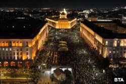 Desetine hiljada demonstranata okupilo se na Trgu nezavisnosti u Sofiji