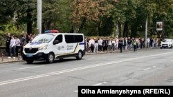 Активісти Маршу пам'яті жертв Бабиного Яру йдуть шляхом, яким 29 вересня 1941 року вели київських євреїв на розстріл у Бабиному Яру