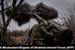 Українська артилерія веде вогонь про російських позиціях поблизу Часівого Яру на Донеччині (ілюстраційне фото)