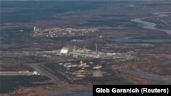 Вид на Зону відчуження, ЧАЕС і річку Прип'ять із повітря – в бік білоруського кордону