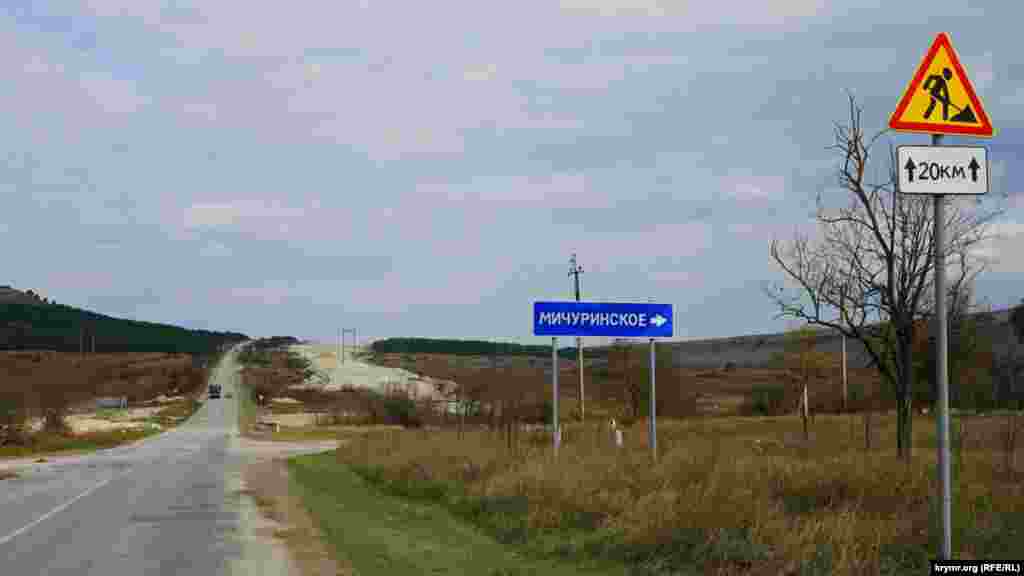 На подъезде к Белогорску две полосы новой трассы пройдут параллельно старой. На втором этапе последнюю должны реконструировать по проекту &laquo;Тавриды&raquo;