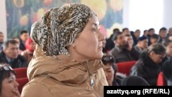 Участница встречи по поводу вакцинации. Город  Кандыагаш, Актюбинская область, 10 марта 2017 года. 