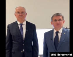 Alexandru Munteanu (stânga), alături de liderul PAS, Igor Grosu, după ședința Consiliului Politic Național al PAS, care a votat unanim candidatura lui Munteanu pentru funcția de prim-ministru.