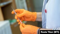 „Putem de acum să o spunem, este clar că există o legătură cu vaccinul”, a spus un reprezentant EMA, despre vaccinul AstraZeneca si cazurile de tromboze