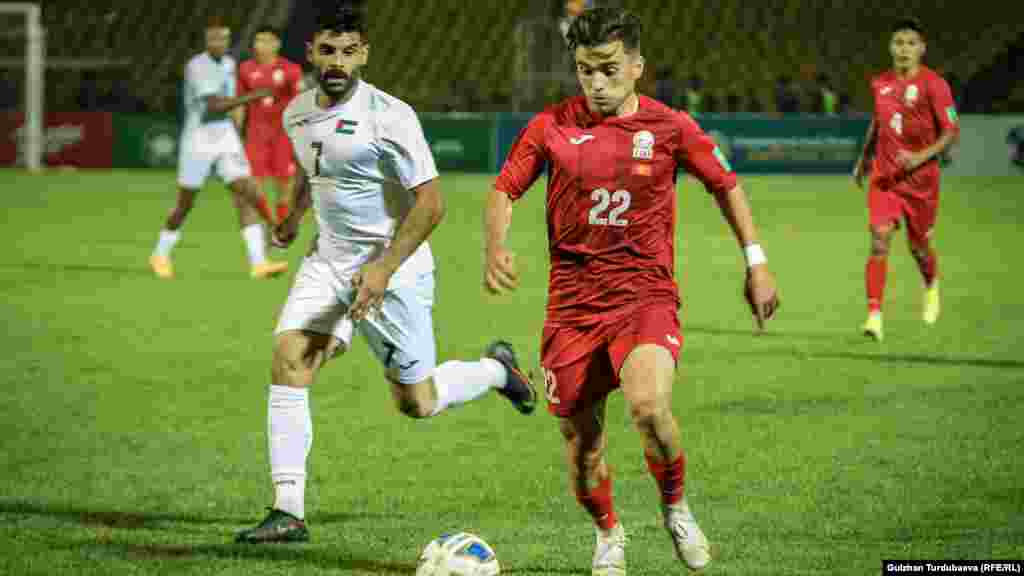 Алимардон Шүкүров чабуул учурунда. Алимардон ушу тапта Беларустун "Неман" клубунда ойнойт.&nbsp;