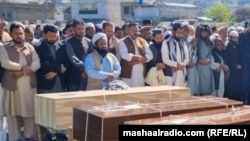 په سوات کې د هغو ولسي وګړيو جنازه چې د پاکستاني پوځ په ډرون برید کې وژل شوي دي