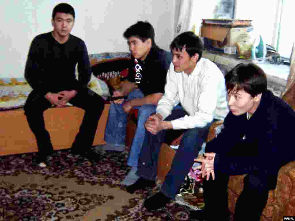 «Щелкунчик» спектаклі болатын 9-қаңтар күні әртістер уәде етілген пәтерді талап етіп жұмысқа шықпай қойды. - Артисты театра 9 января не вышли на работу. Балет «Щелкунчик» отменен.  