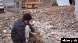 په جنګونو او عملیاتو کې د باړې بازار هم له منځه تللی و. دا سکرین شاټ له یوې وېدیو اخېستل شوی.