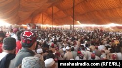 د پاکستان له پښتون مېشتو سیمو څخه ګڼ خلک په اکتوبر کې د پي ټي اېم په کوربه توب جرګې ته ورغلي ول - د اکتوبر ۱۲مې انځور.