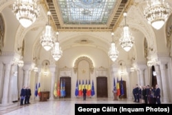 Imagine de la ceremonia de depunere a jurământului de către cei trei noi judecători ai CCR.
