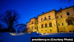 Palatul Cotroceni, luminat în culorile Ucrainei.