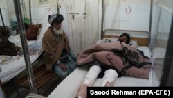 په جنوبي وزیرستان کې د ځمکلاندې بم په چادونه کې یو ژوبل تن د ډېره اسماعیل خان په روغتون کې تر درملنې لاندې دی. ۲۰۱۷، ۰۴ ډیسېمبر