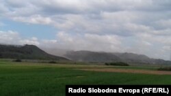 Архивска фотографија од минатата година - Прашина се крева од депонијата со пепел на Рударско-енергетскиот комбинат Битола. 