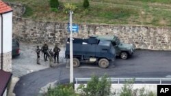 Pjesëtarë të grupit të armatosur të serbëve gjatë sulmit në Banjskë të Zveçanit më 24 shtator 2023. 