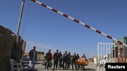 برخی از افغان های که از ایران اخراج شده اند - عکس از آرشیف