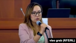 Депутат айсулуу Мамашева Парламенттин жыйынында. 28-июль. 2021-жыл.