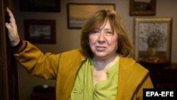 Scriitoarea Svetlana Alexievici în apartamentul ei din Minsk, Belarus, 9 septembrie 2020.