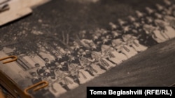 ფოტო ალბომიდან - (ფოტოები დაცულია ფოლკლორის ცენტრის არქივში)