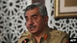 بابر افتخار خبري غونډې ته وویل چې پوځ په سیاسي چارو کې هېڅ لاسوهنه نه کوي - انځور له ارشیفه