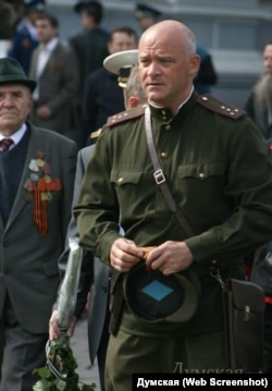 გენადი ტრუხანოვი წითელარმიელის ფორმაში, 2011 წელი