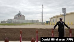 Militar american, la inaugurarea din 2016 a scutului antirachetă de la Deveselu, pe care Rusia cere să fie distru