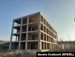 Ky objekt, që fillimisht se u tha se do të bëhej spital, tash pritet të shndërrohet në ndërtesë banimi për rastet sociale.