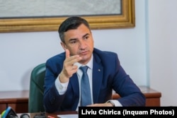 Mihai Chirica, primarul municipiului Iași, caută cărbune pentru iarnă.
