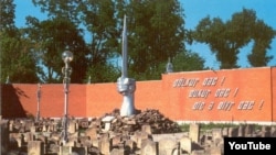 Памятник депортированным, снесенный несколько лет назад чеченскими властями 