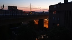 Protest i kontraprotest sa balkona i krovova zgrada u Srbiji