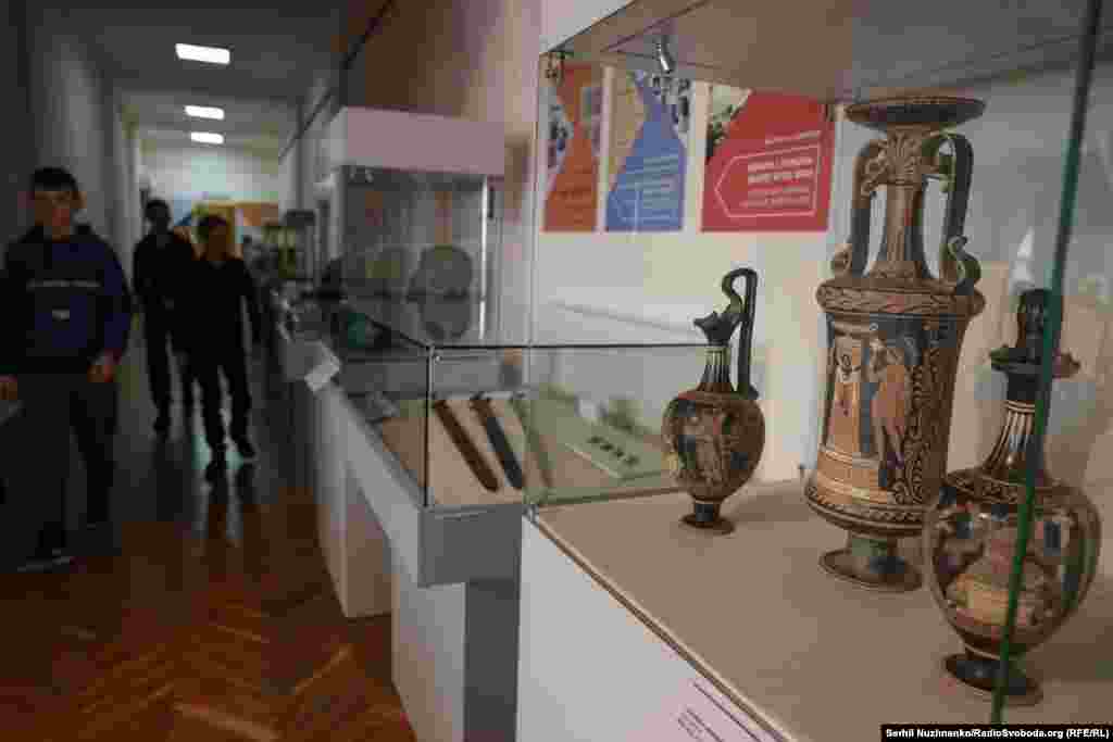 Часть коллекции уже экспонируется в музее на выставке «День Археолога: спасенные сокровища», а также на выставке оружия и военного снаряжения «През сабли имеем права!». Другую часть коллекции музейщики сейчас осматривают и упорядочивают; некоторые экспонаты готовят к реставрации