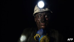 Иллюстративное фото. Горняк работает на угольной шахте «Калиновская-Восточная» в Макеевке, 23 декабря 2014 года