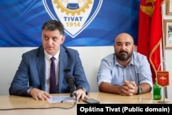 Predsjednik Opštine Tivat Komnenović i predsjednik uprave FK Arsenal Kandić, jul 2023.