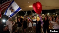 Жители Тель-Авива после сообщения о соглашении между Израилем и ХАМАС