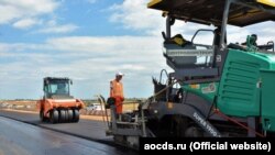 Строительство дороги в Крыму (архивное фото)