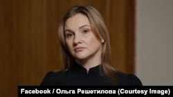 Ольга Решетилова розповіла, що батьки чоловіка мають питання не лише щодо того, що сталося а й дій правоохоронців, персоналу лікарні та представника військової частини