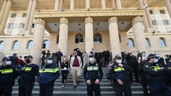 Нет такой партии. Запретит ли "Грузинская мечта" оппозицию