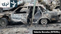 په دنیپرو کې د روسیې په برید کې ویجاړ شوی ګاډی - د اپرېل ۱۷مې انځور.