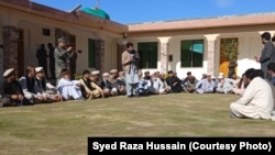 په سده کې د کورمې د علیزیو او بګن مشران د جرګې پر مهال - د مارچ ۲۹مې انځور. 