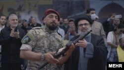 هیثم علی طباطبایی (سمت چپ) در کنار هاشم صفی‌الدین، مرد شماره دو حزب‌الله در زمان حسن نصرالله که پس از کشته شدن نصرالله، اسرائیل او را نیز کشت