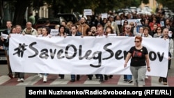 В Україні і світі відбувають акції на підтримку Олега Сенцова з вимогою до Росії звільнити режисера і всіх українців, утримуваних із політичних мотивів