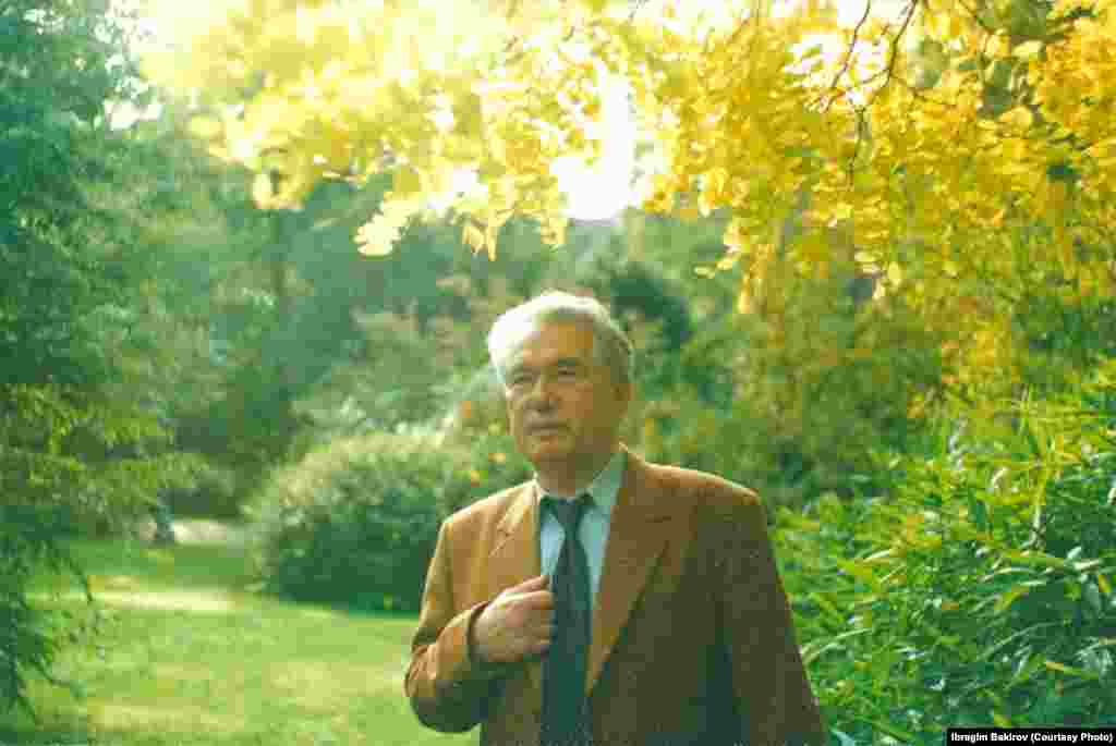 Жазуучу-диломат Чыңгыз Айтматов өзгөчө жаз жана күз айларында табияттын кубулушун байкап, эс алганды жакшы көргөн. Мына ошондой &nbsp;ажайып күндөрдүн биринде жазуучуну ой басып турат. Брюссел,&nbsp; 2000-жылдардын башы.