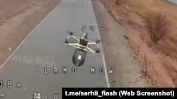 Російський дрон на оптоволокні в об'єктиві українського fpv-дрона