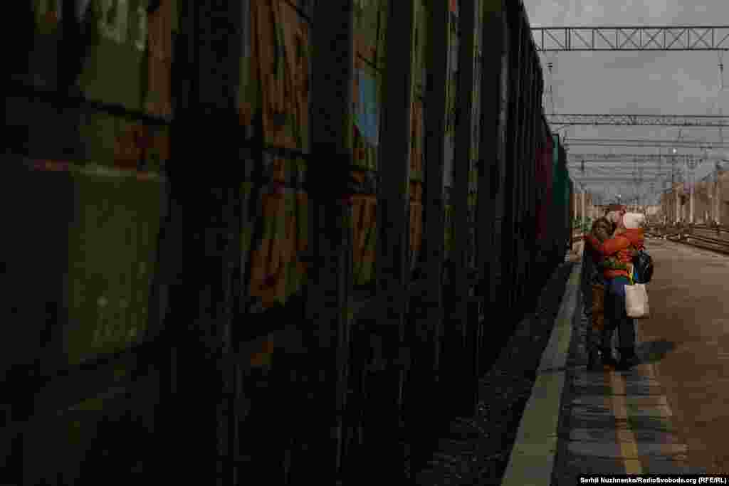 Soňky aýlarda Russiýa harby ýük daşamagy öz içine alýan ukrain logistikasyny ysmaz etmek üçin Ukrainanyň demirýol infrastrukturasyna yzygiderli hüjüm edýär.