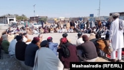 په میرلي کې ځايي خلکو وخت په وخت د ناامنۍ پرضد جرګې او احتجاجونه کړي دي. دا د روان کال د فبرورۍ پینځمې جرګې انځور دی.