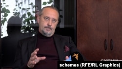 Суддя Ігор Сліденко сказав, що портрет Тупицького все ще висить разом з усіма іншими у будівлі Конституційного суду