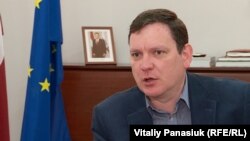 Посол Латвії в Україні Юріс Пойканс заявив, що, крім реабілітації,будуть зустрічі з посадовцями та школярами