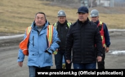 Тенгиз Бөлтүрүк менен Садыр Жапаров Кумтөрдө. 2021-жылдын 15-июну.