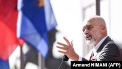 "Mi nećemo biti u Evropskoj uniji iduće godine, zato mi u regionu moramo zajedno da radimo", premijer Albanije Edi Rama (na fotografiji prilikom posete Prištini 27. septembra 2021.).