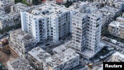 Пошкодження житлових будинків на місці падіння після ракетної атаки з боку Ірану на Ізраїль у Бат-Ямі