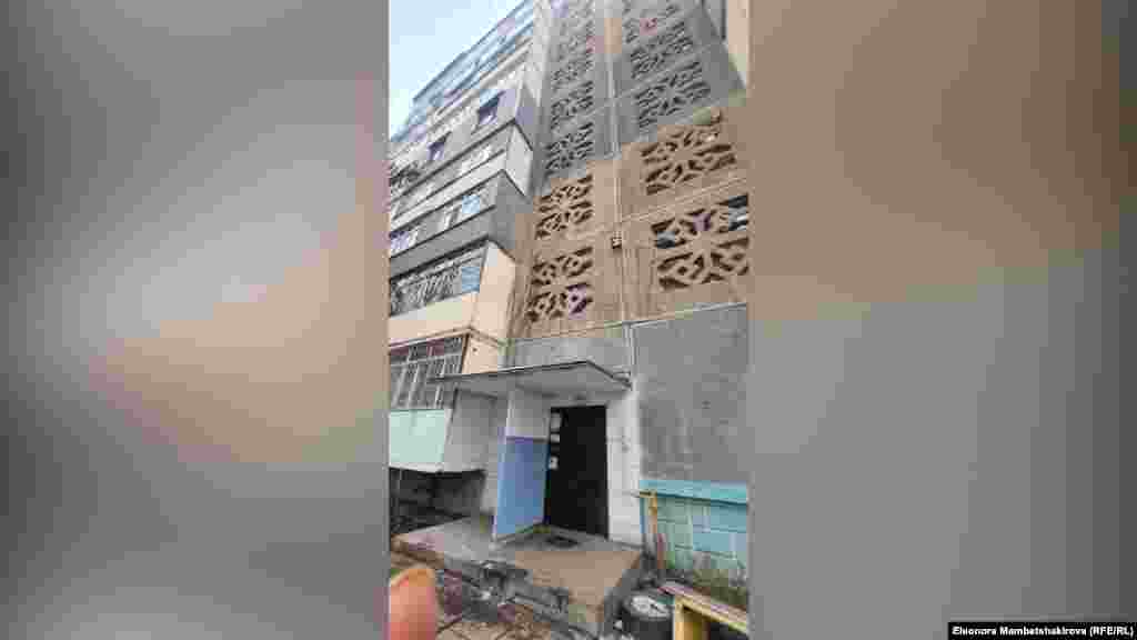 Сергей Жарновниковдун атына катталган "THE GREAT HUNT" фирмасы жайгашкан деп көрсөтүлгөн дарек. Бишкектеги Жал кичи району.